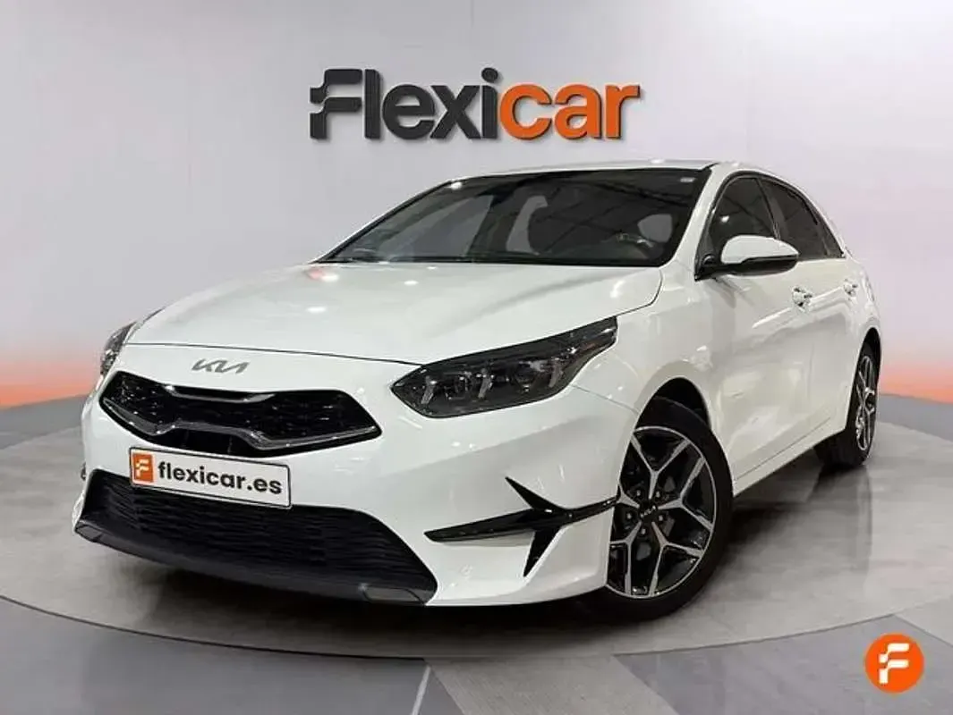 Usado Kia Ceed 101 CV (74 kW) 2023 Blanco Utilitario