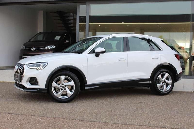 Usado Audi Q3 Advanced 150 HP (110 kW) 2023 Branco SUV