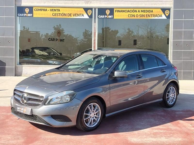 Usado Mercedes A180 Style 122 CV (89 kW) 2015 Gris / plata Berlina