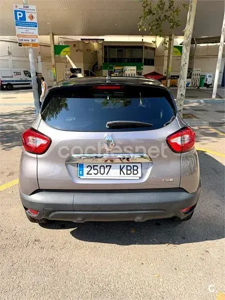 Usado Renault Captur Zen 90 CV (66 kW) 2017 Gris / plata SUV
