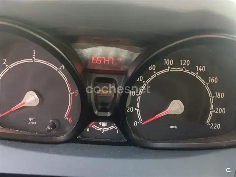 Usado Ford Fiesta Trend 68 CV (50 kW) 2010 Blanco Berlina