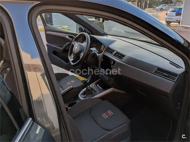 Usado Seat Arona FR 90 CV (66 kW) 2019 Azul SUV