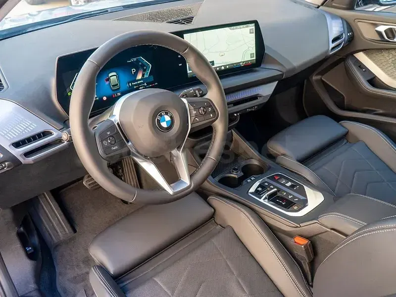 Usado BMW 120 Comfort Edition 163 CV (119 kW) 2025 Gris / plata Utilitario