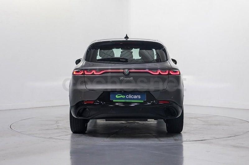 Usado Alfa Romeo Tonale Sprint 130 CV (95 kW) 2024 Gris / plata SUV