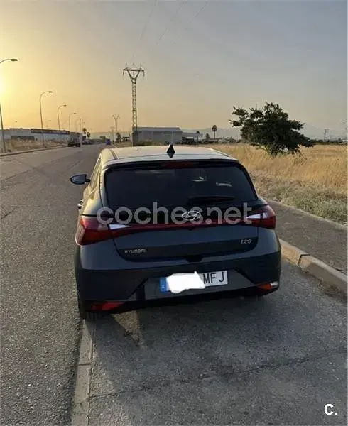 Usado Hyundai i20 100 CV (73 kW) 2023 Gris / plata Utilitario
