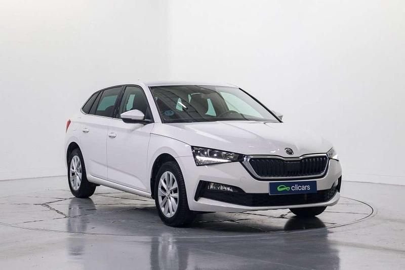 Usado Skoda Scala Selection 116 CV (85 kW) 2023 Blanco Utilitario