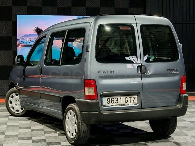 Usado Peugeot Partner Tepee 75 CV (55 kW) 2010 Gris / plata Monovolumen