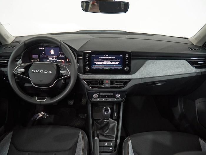 Usado Skoda Kamiq Selection 116 CV (85 kW) 2024 Blanco SUV