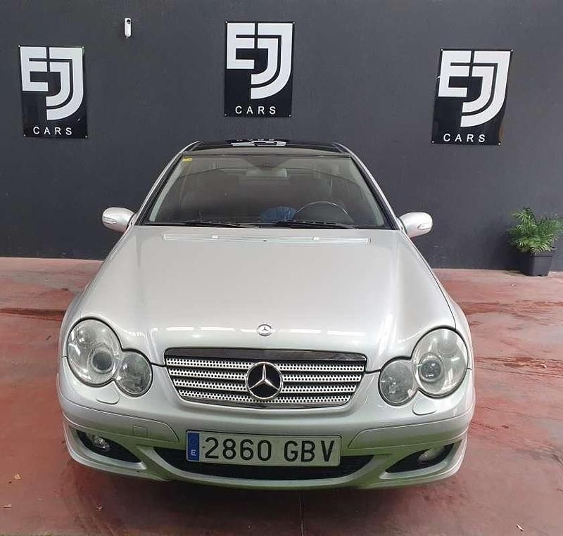 Usado Mercedes C180 Classic 143 CV (105 kW) 2008 Gris Coupe