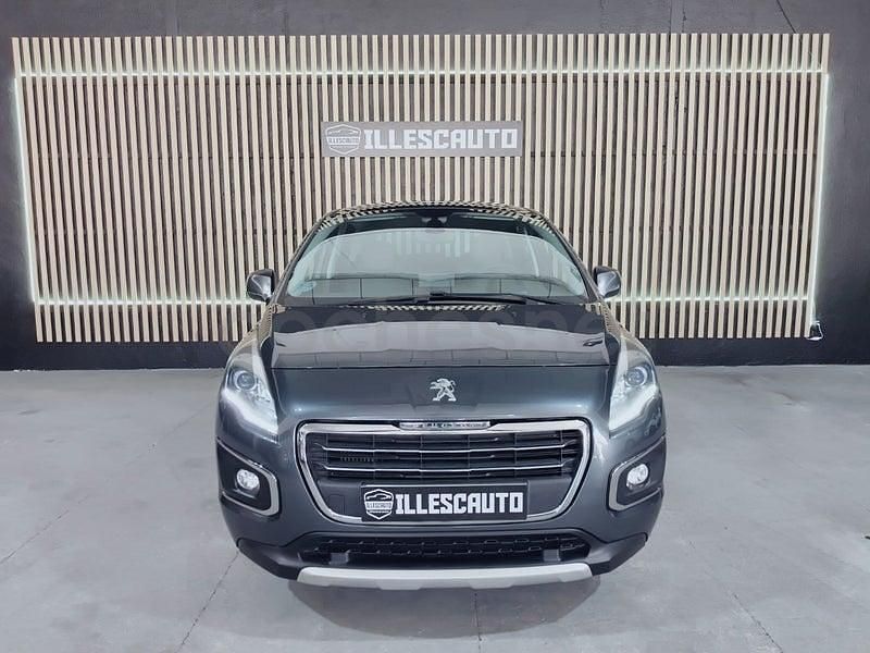 Usado Peugeot 3008 Allure 120 CV (88 kW) 2015 Gris / plata Familiar