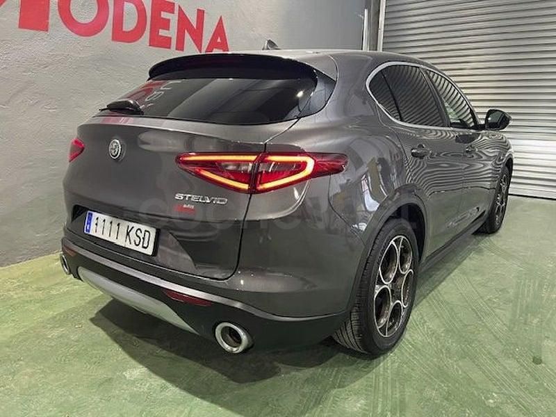 Usado Alfa Romeo Stelvio Executive 190 CV (139 kW) 2019 Gris SUV
