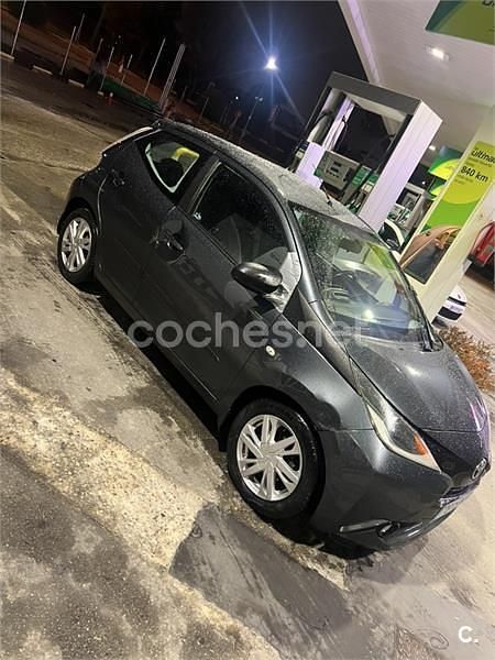 Usado Toyota Aygo X-play 69 CV (50 kW) 2015 Gris / plata Utilitario