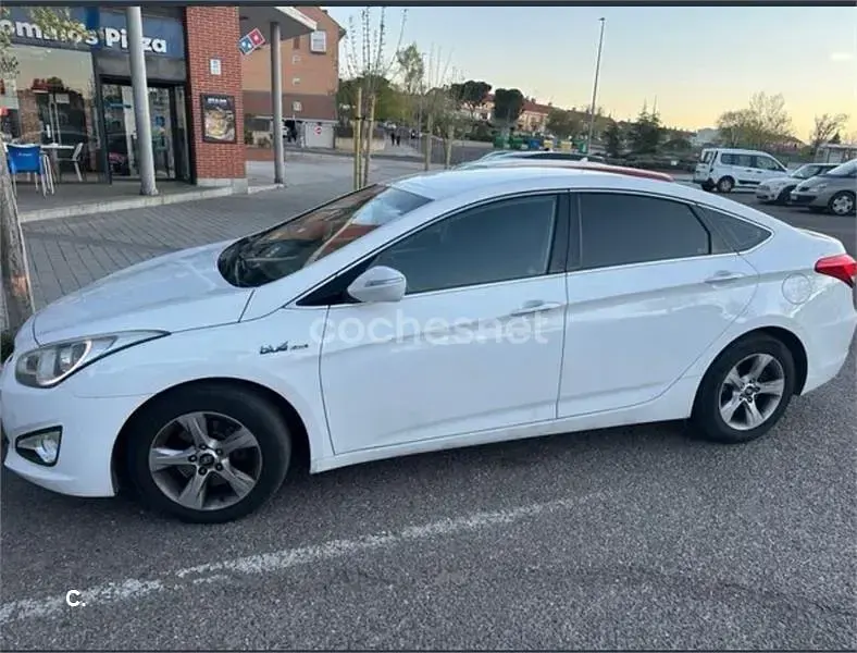 Usado Hyundai i40 115 CV (84 kW) 2013 Blanco Berlina