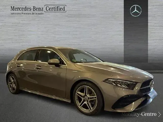 Usado Mercedes A180 116 CV (85 kW) 2024 Gris montaña Berlina