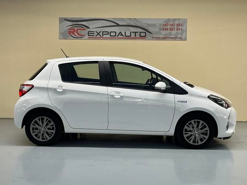Usado Toyota Yaris Hybrid Active 100 CV (73 kW) 2020 Blanco Utilitario