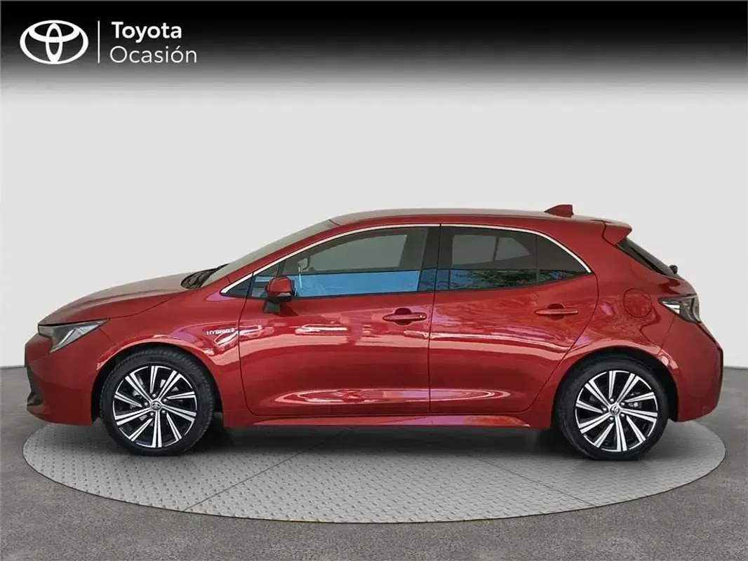 Usado Toyota Corolla Style 122 CV (89 kW) 2022 Rojo Utilitario