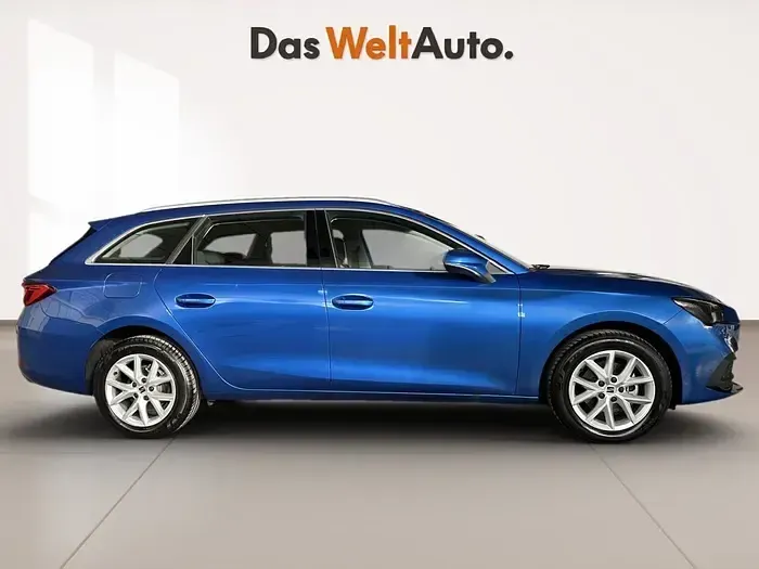 Usado Seat Leon Style 116 CV (85 kW) 2025 Azul Familiar
