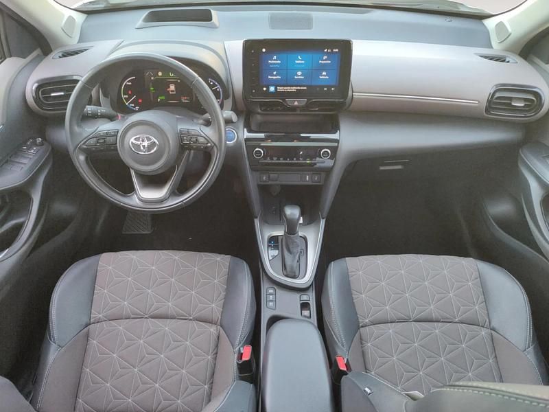 Usado Toyota Yaris Hybrid Plus 120 CV (88 kW) 2022 Negro