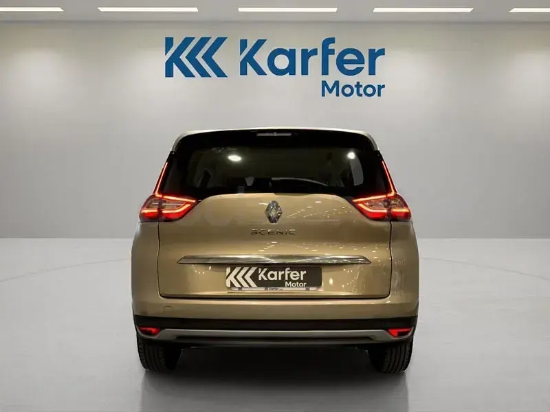 Usado Renault Grand Scénic IV Zen 150 CV (110 kW) 2021 Beige Monovolumen