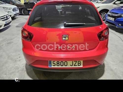 Usado Seat Ibiza Reference 75 CV (55 kW) 2017 Rojo Berlina
