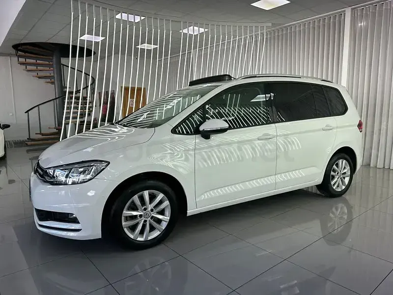 Usado VW Touran Advance 115 CV (84 kW) 2020 Blanco Monovolumen