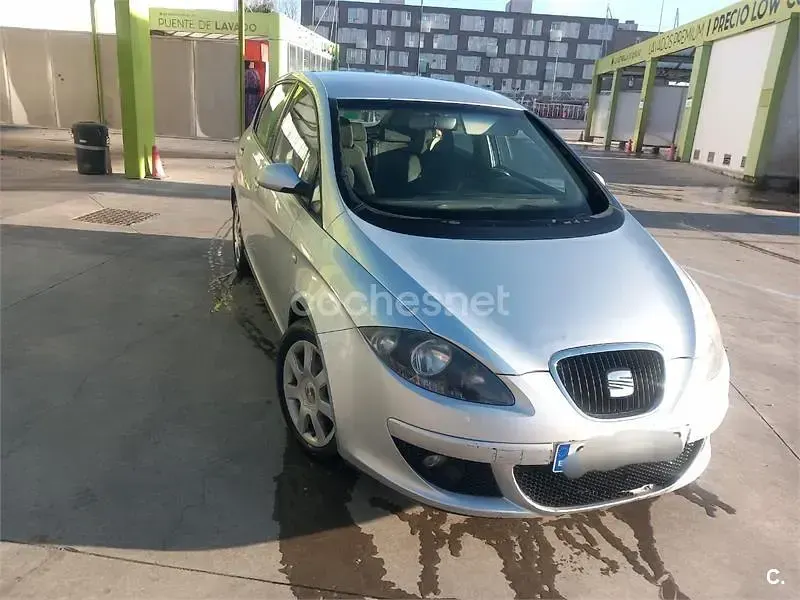 Usado Seat Altea Sport 105 CV (77 kW) 2005 Gris / plata Monovolumen
