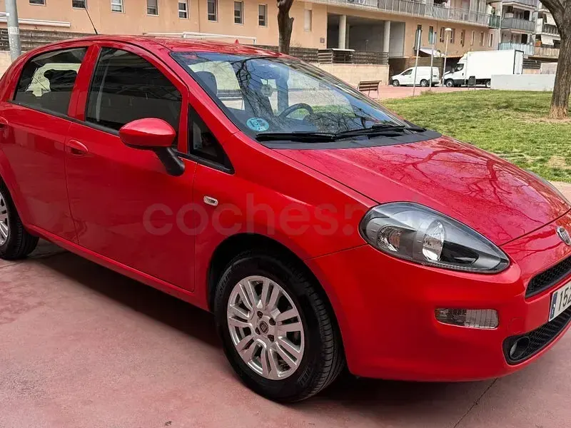Käytetty Fiat Punto Pop 69 HP (50 kW) 2016 Punainen Viistoperä