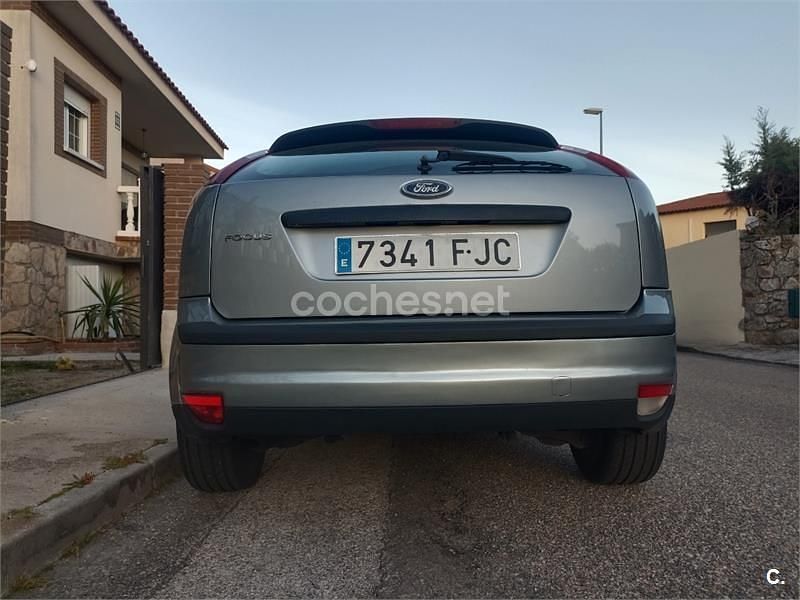 Usado Ford Focus Sport 136 CV (100 kW) 2006 Gris / plata Berlina