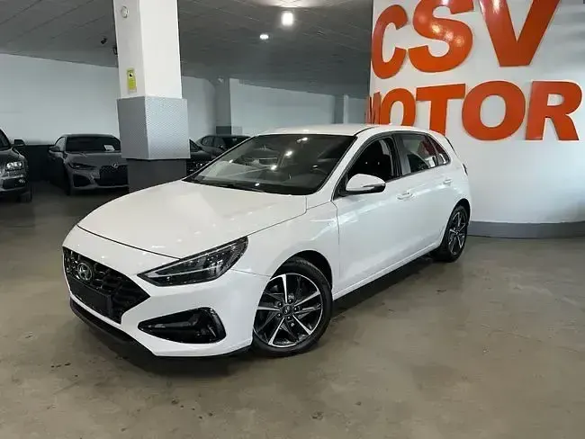 Usado Hyundai i30 N Line 120 CV (88 kW) 2023 Blanco Berlina