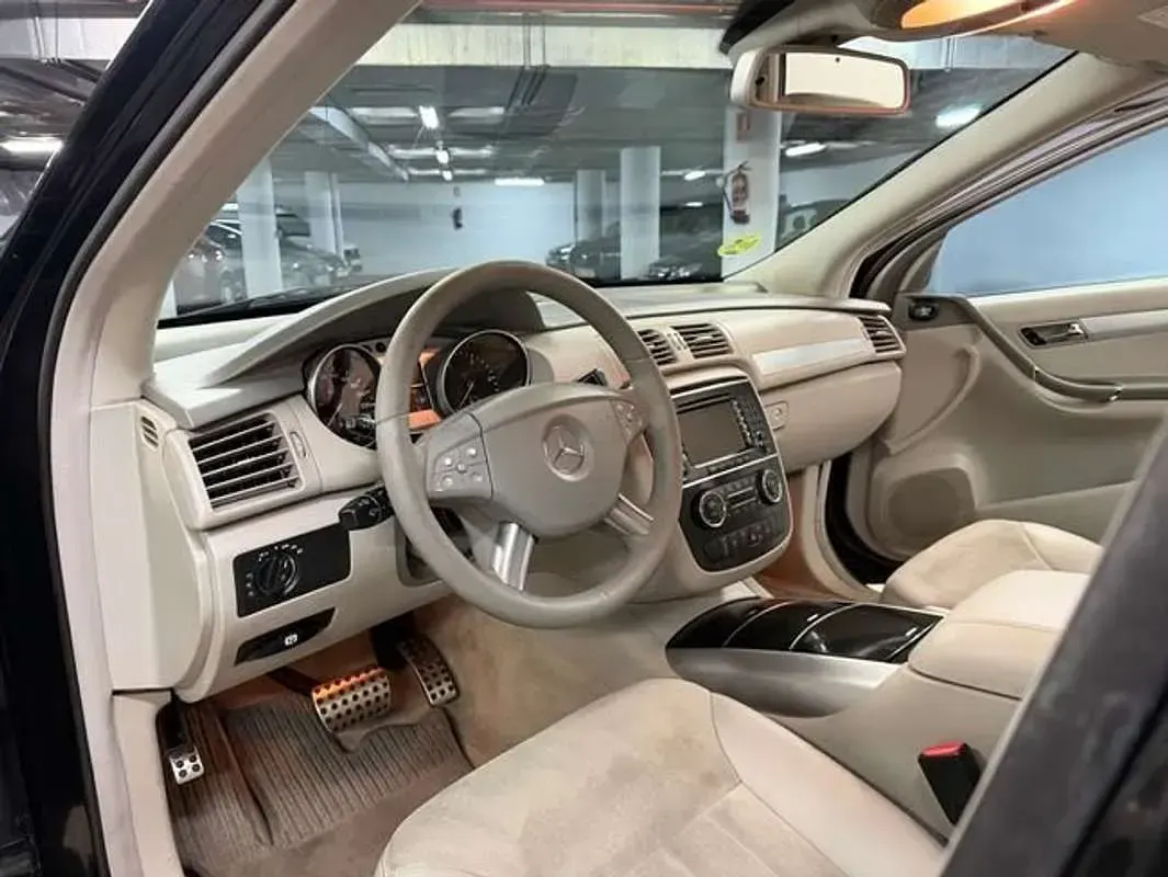 Usado Mercedes R320 224 CV (164 kW) 2007 Negro Familiar