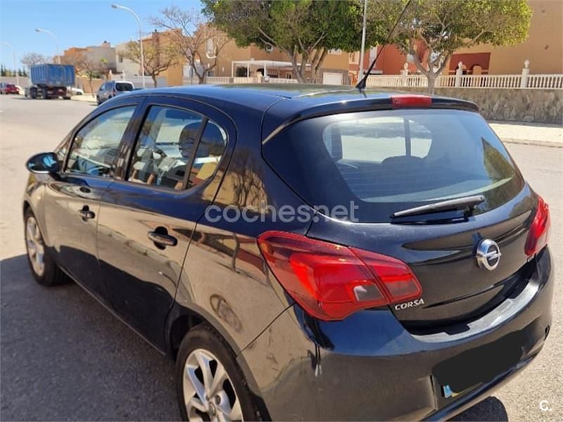Usado Opel Corsa Selective 75 CV (55 kW) 2015 Negro Utilitario