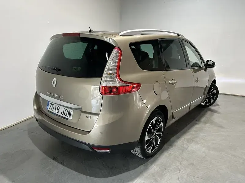 Usado Renault Grand Scénic Bose Edition 130 CV (95 kW) 2015 Beige Monovolumen