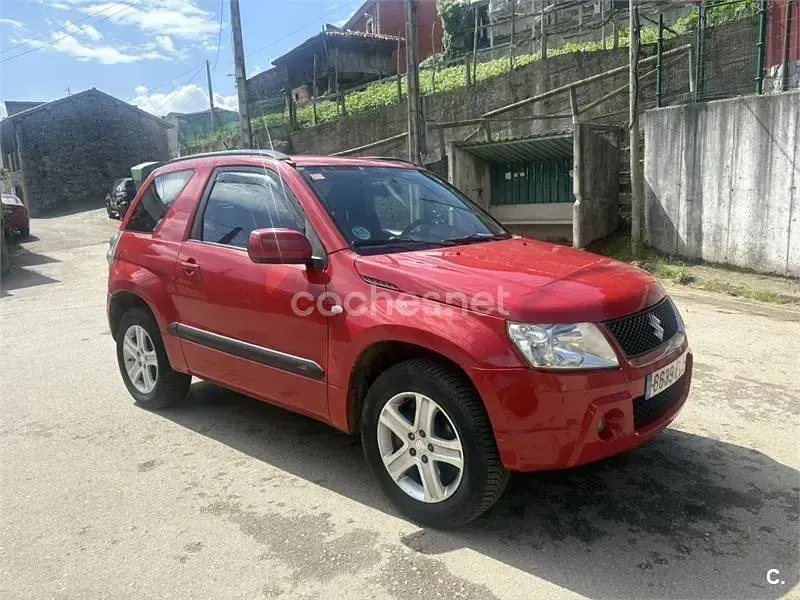 Usado Suzuki Grand Vitara 106 CV (77 kW) 2007 Rojo SUV
