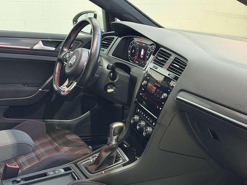 Usado VW Golf VIII GTI 245 CV (180 kW) 2020 Blanco Utilitario