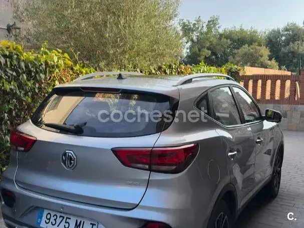 Usado MG ZS Luxury 111 CV (81 kW) 2023 Gris / plata SUV