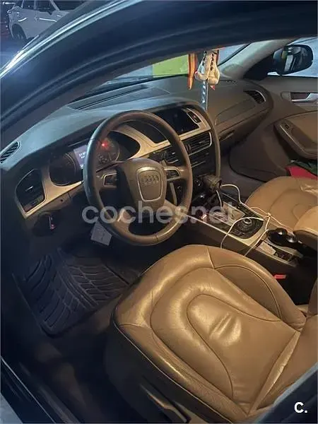 Usado Audi A4 143 CV (105 kW) 2010 Gris / plata Familiar