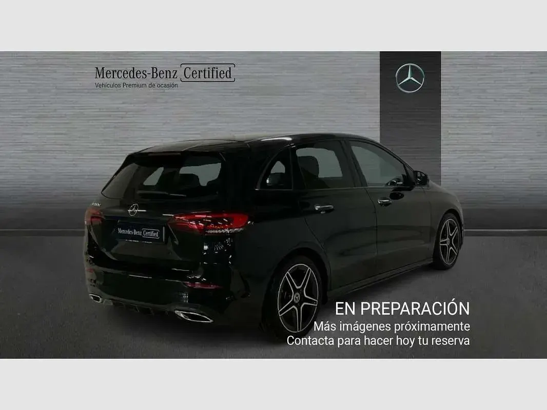 Usado Mercedes B180 116 CV (85 kW) 2022 Negro Monovolumen