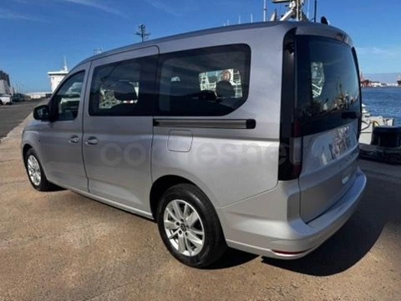 Usado VW Caddy Maxi 122 CV (89 kW) 2024 Plateado Monovolumen