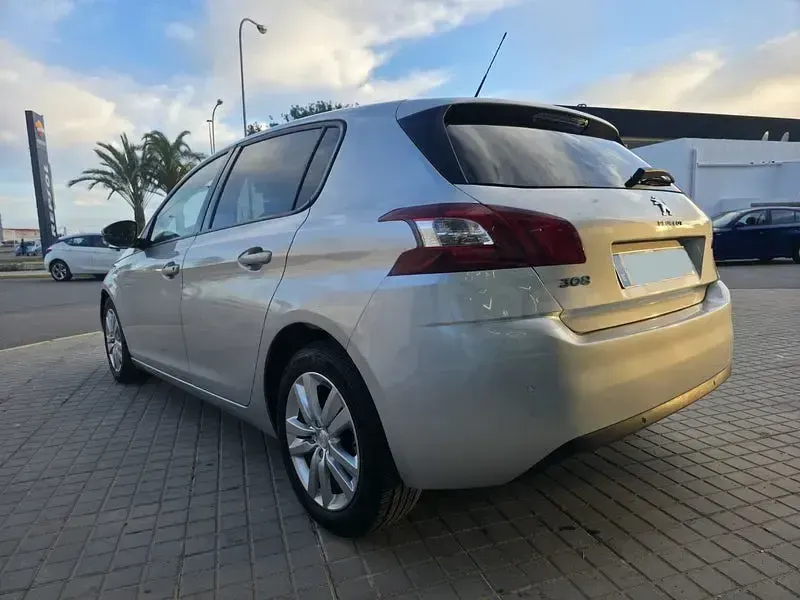Usado Peugeot 308 Access 100 CV (73 kW) 2016 Gris / plata Berlina