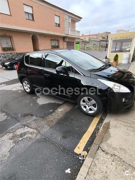 Usado Peugeot 3008 Style 115 CV (84 kW) 2013 Negro Berlina