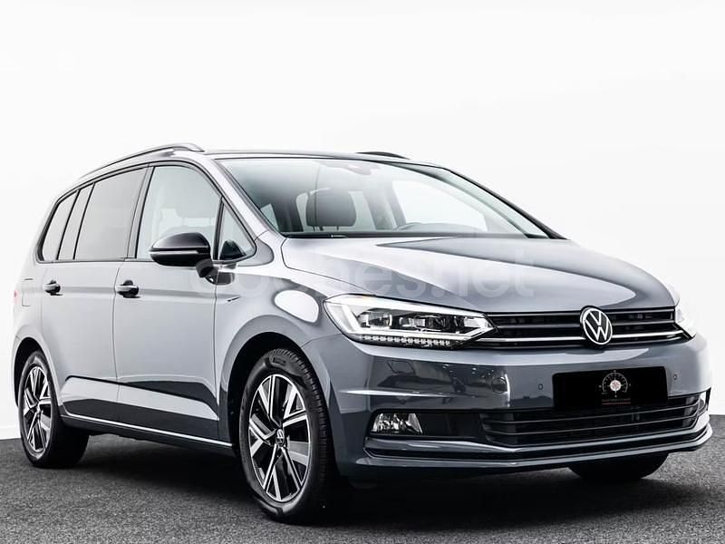 Gris / plata Usado 2021 VW Touran Advance Monovolumen | 29.900 € (Caro) - Imagen 1/4
