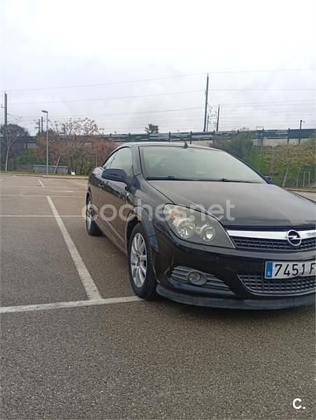 Usado Opel Astra Cabriolet Enjoy 105 CV (77 kW) 2007 Negro Descapotable