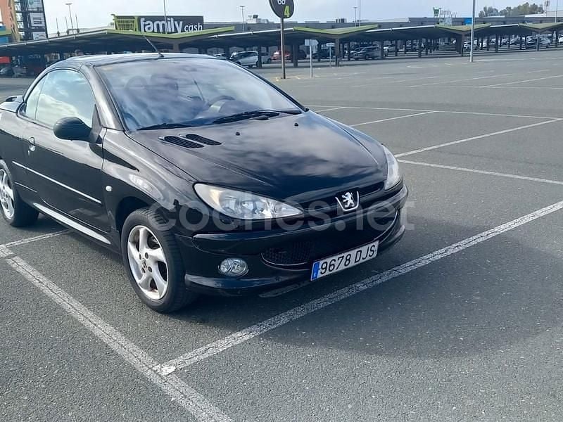 Usado Peugeot 206 90 CV (66 kW) 2006 Negro Berlina