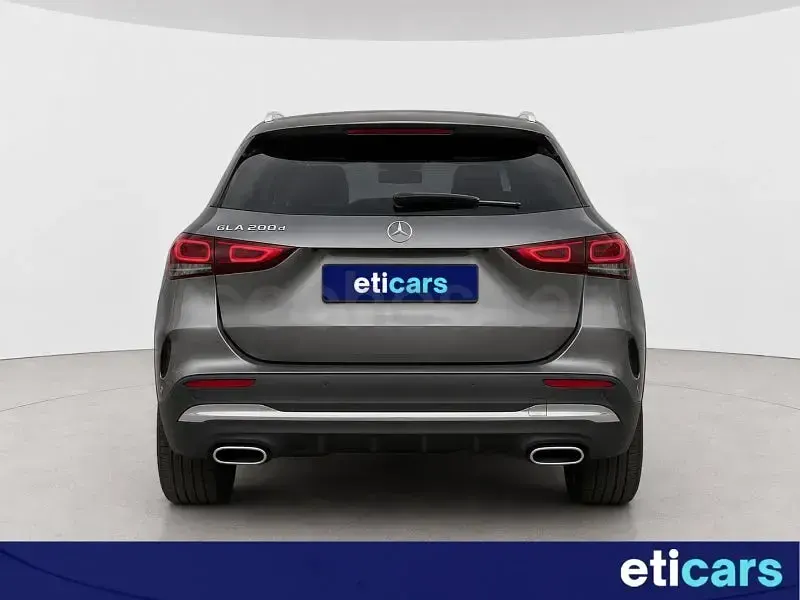 Usado Mercedes GLA200 150 CV (110 kW) 2021 Gris / plata SUV