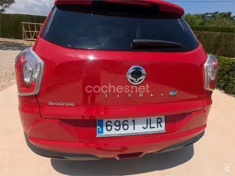 Usado SsangYong Tivoli 115 CV (84 kW) 2016 Rojo SUV