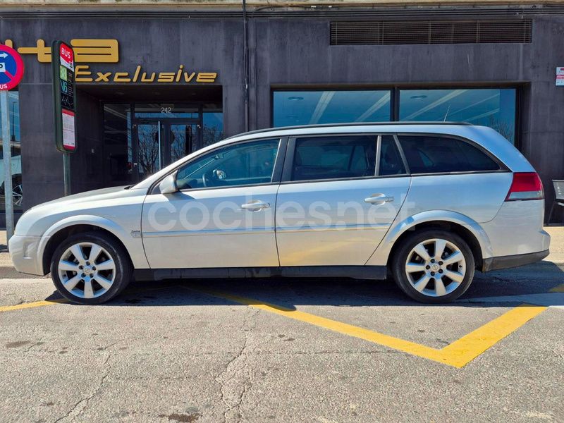 Gris / plata Usado 2005 Opel Vectra Design Edition Familiar | 2500 € (Precio justo) - Imagen 1/4