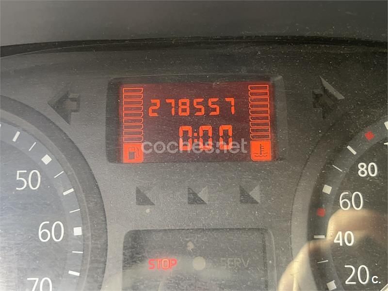 Usado Renault Clio II Authentique 85 CV (62 kW) 2007 Blanco Berlina