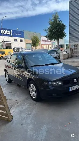 Usado Seat Leon Sport 110 CV (80 kW) 2005 Negro Utilitario