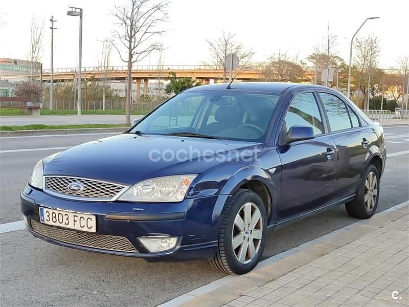 Usado Ford Mondeo Trend 130 CV (95 kW) 2006 Azul Berlina