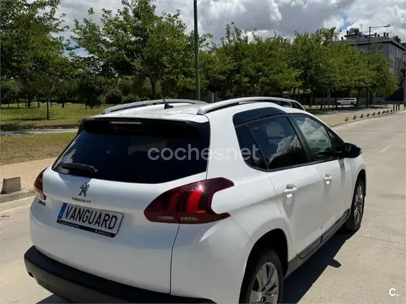 Usado Peugeot 2008 Style 82 CV (60 kW) 2018 Blanco SUV